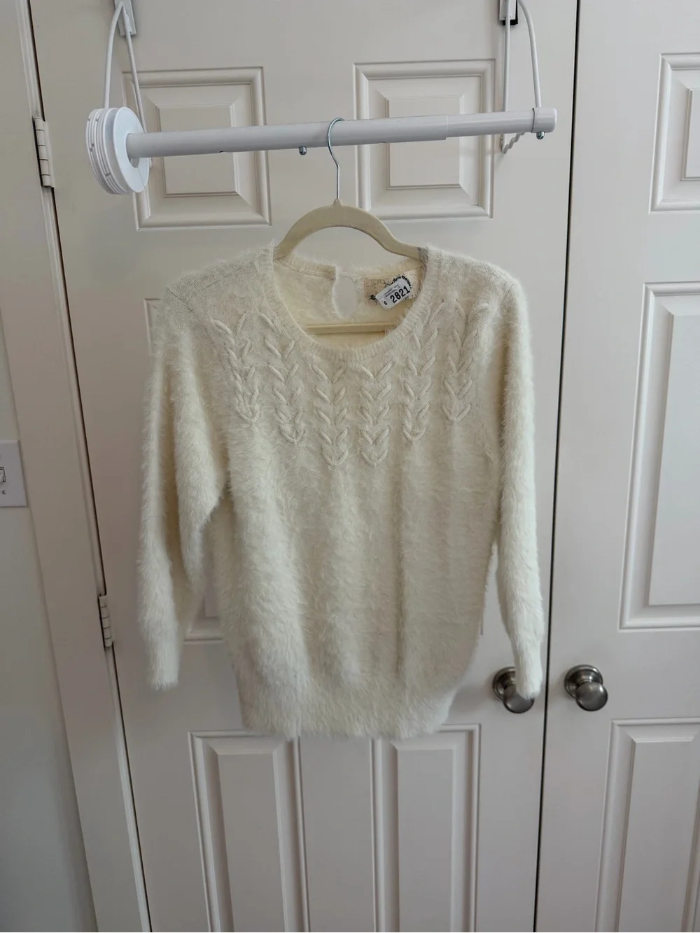 Anthropologie Rosie Neira Cream Fuzzy Cable Knit Sweater – Size Small